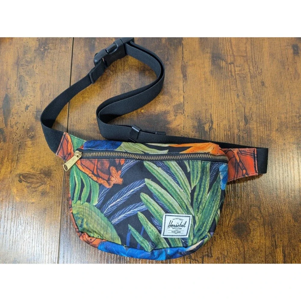Herschel Supply Co Fifteen Fanny Pack Jungle Floral Waist Bag Adjustable Unisex